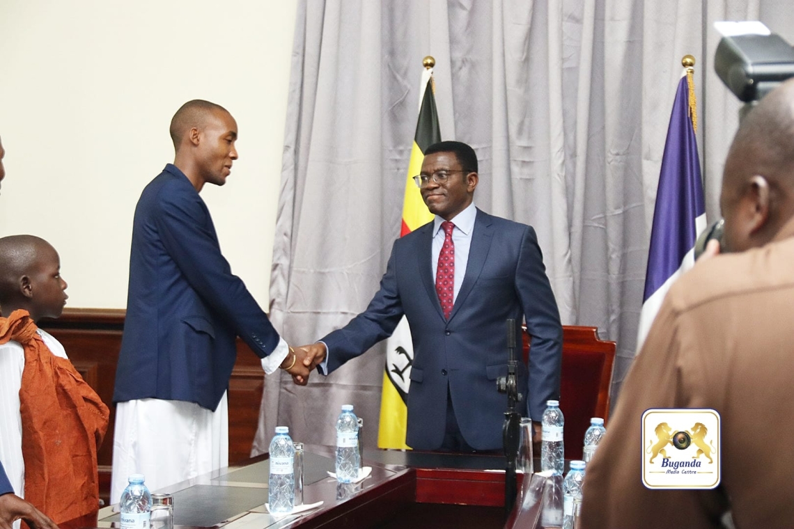 Omutaka Gabunga Omubbulukuse, Omukulu Omuggya w'Ekika ky'Emmamba, ayanjuddwa eri Katikkiro wa Buganda